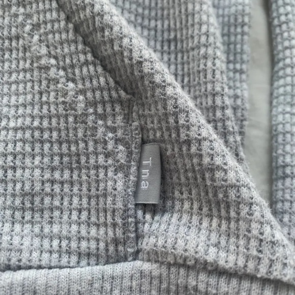 TNA ZIP UP SWEATER!🤍🎄 - Picture 6 of 6